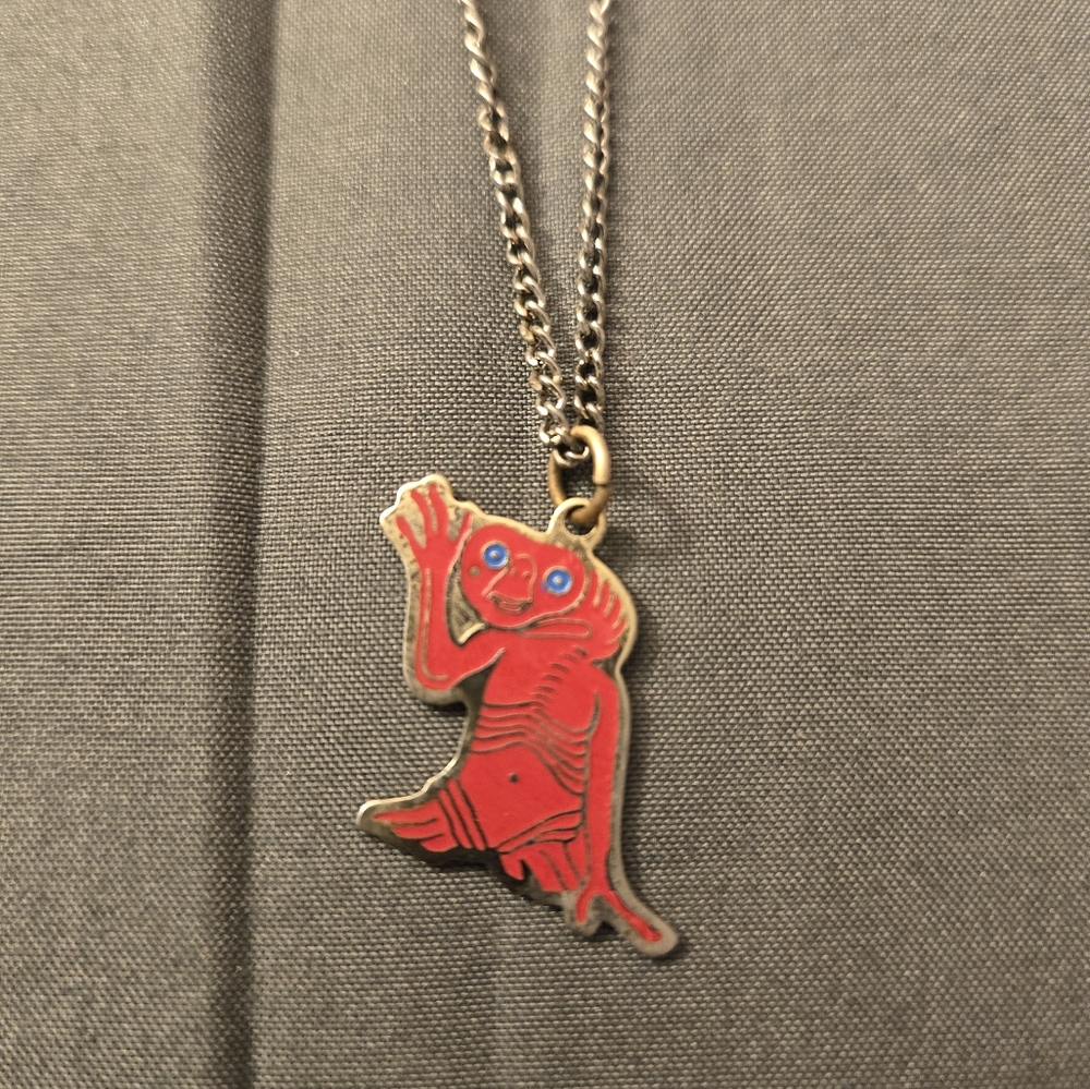 Vintage ET Extra terrestrial Alien children’s novelty pendant chain Necklace 18”